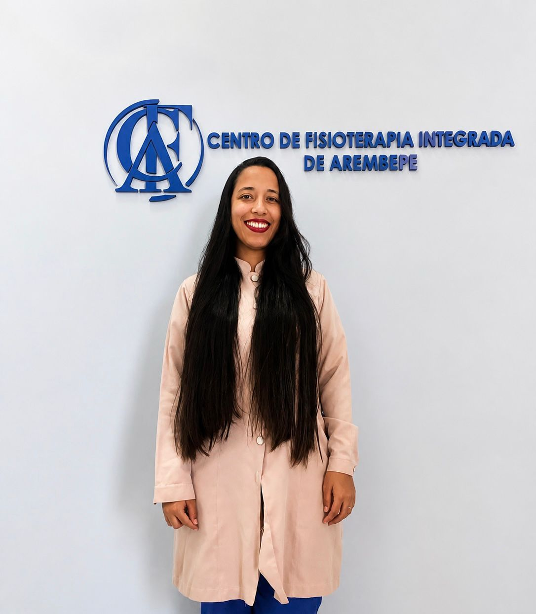 Fisioterapeuta da equipe do Centro de Fisioterapia Integrada de Arembepe